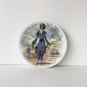 Vintage 1977 D'Arceau Limoges Collectors Plate “Edith La Femme Pratique 1915”